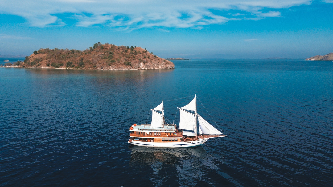 Open Trip 3D2N by Kanthaka Luxury Phinisi - Komodo Sharing Tours