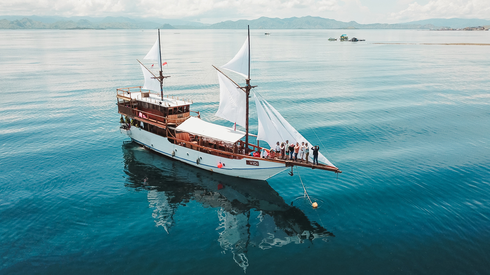 Vidi Superior Phinisi - Komodo Boat Charter