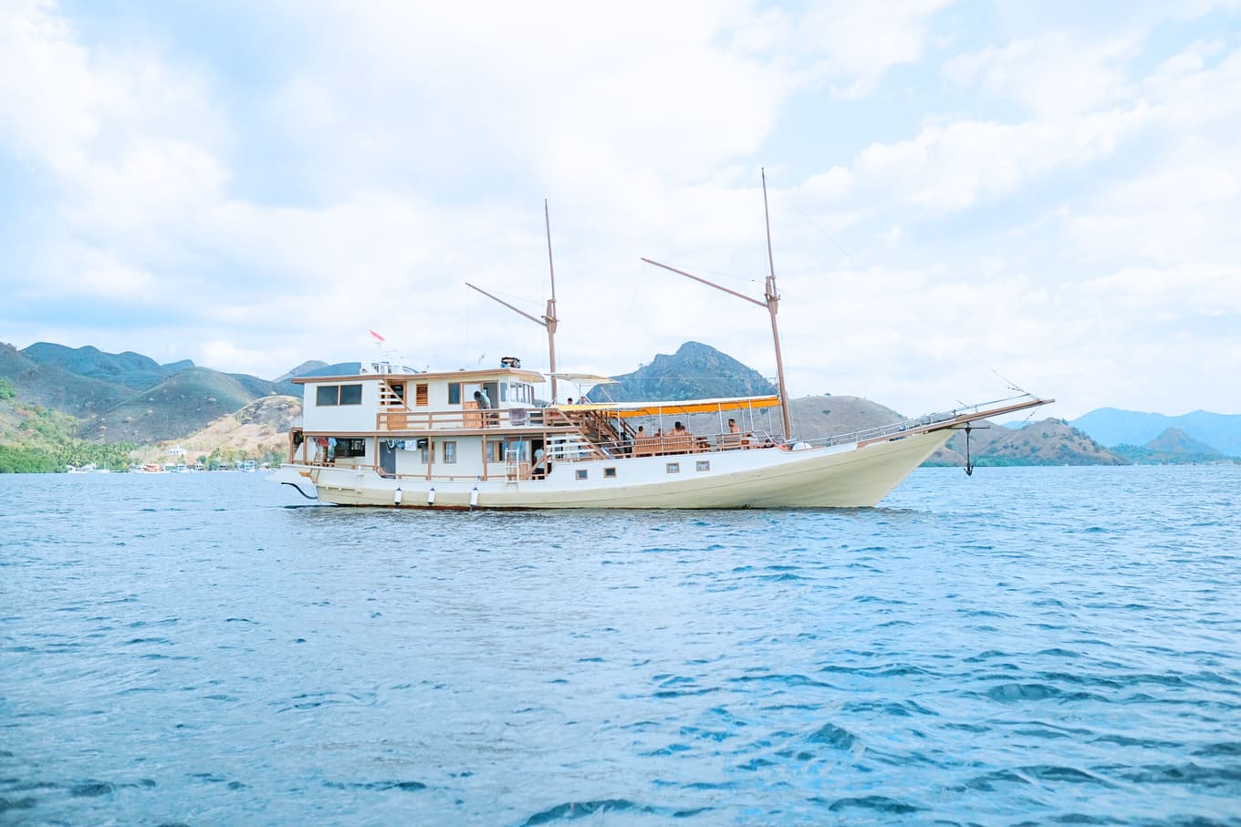 Open Trip 3D2N by Almadira Superior Phinisi  - Komodo Sharing Tours