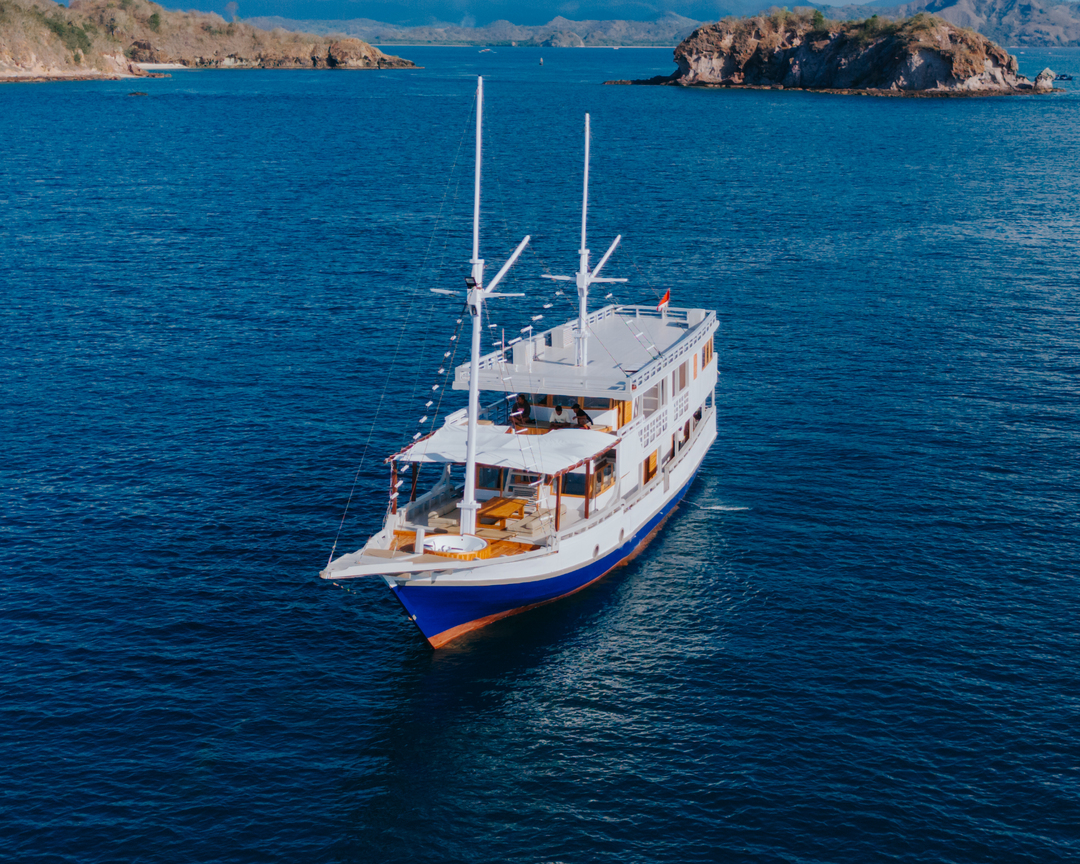 Open Trip 3D2N by Bombana 2 Deluxe Phinisi - Komodo Sharing Tours