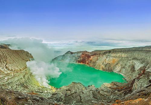 Ijen Crater Bromo and Borobudur Tour 4 Days 3 Nights - Ijen Crater