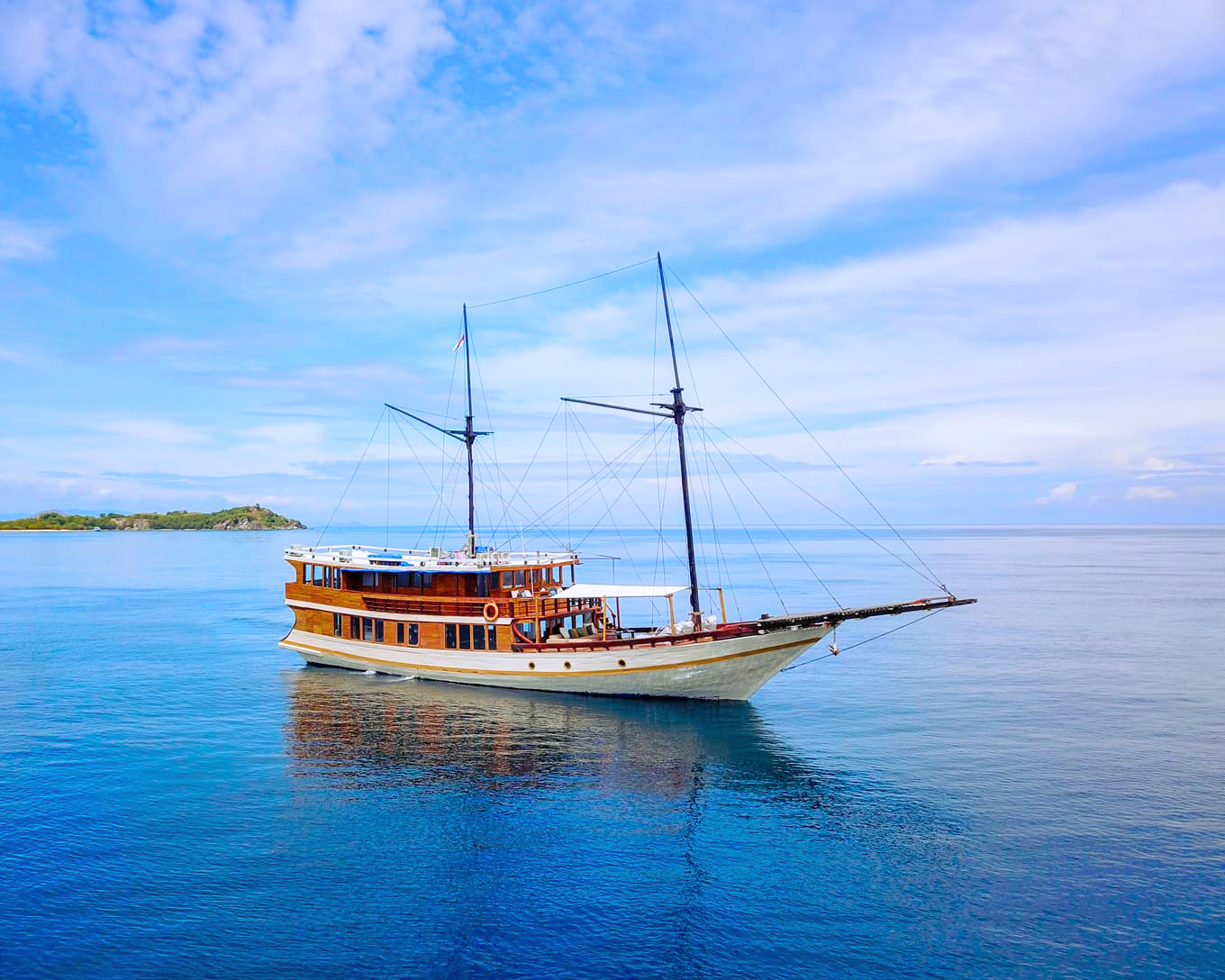 Open Trip 3D2N by Senada Luxury Phinisi  - Komodo Sharing Tours